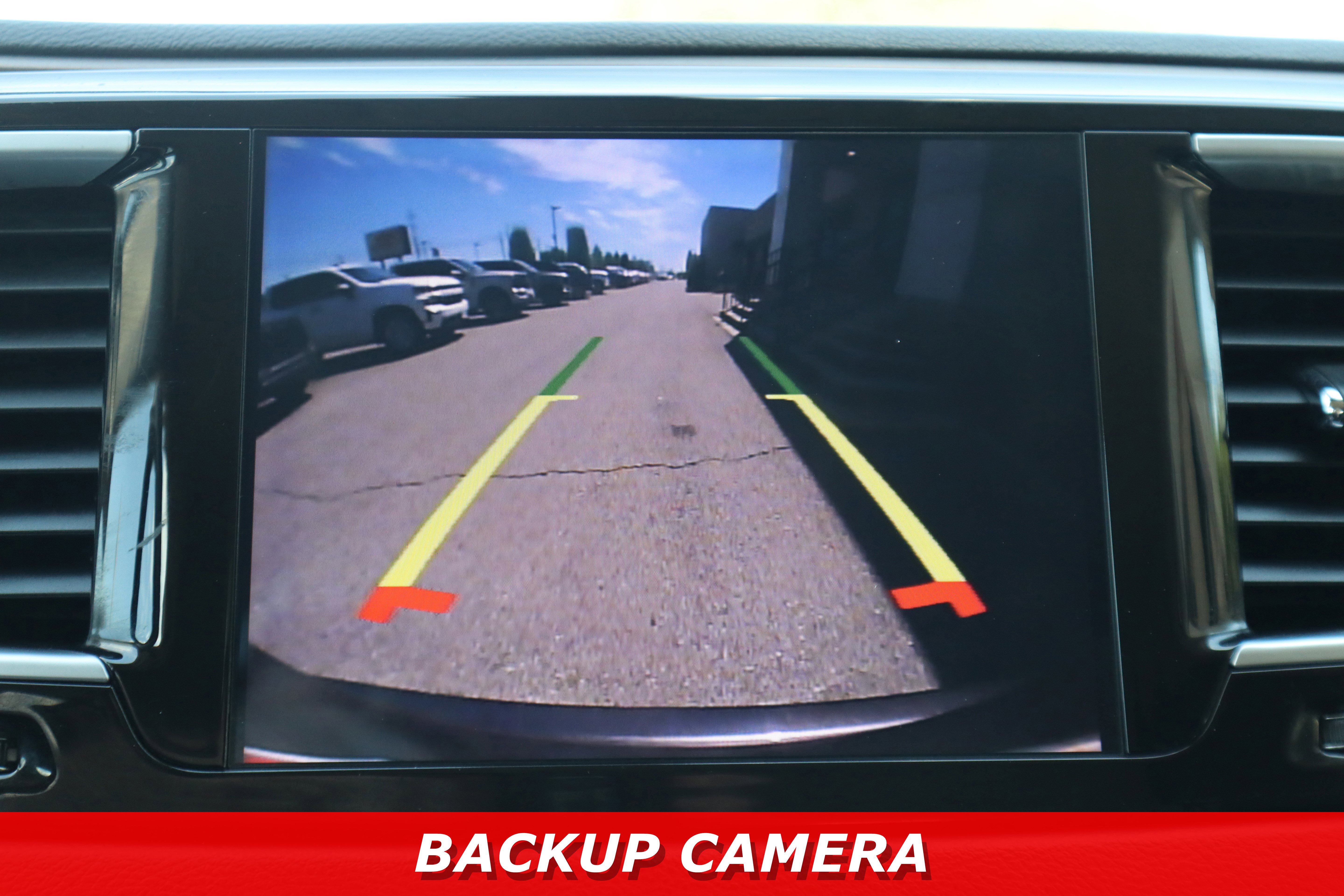 Used 2018 Chrysler Pacifica Touring-L Plus FWD image 19