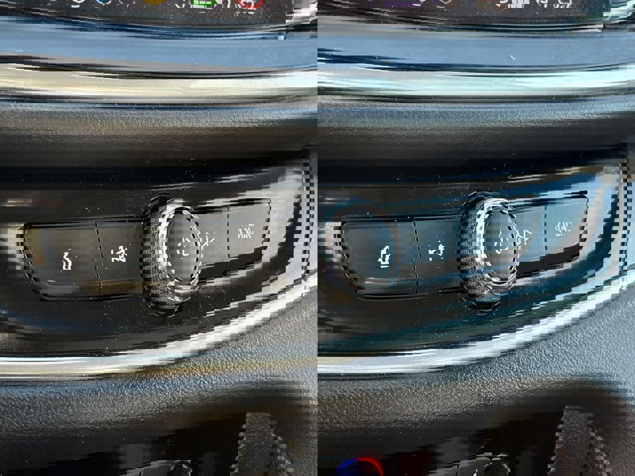 Used 2020 Buick Enclave Premium w/ Sun and Sites Package image 25