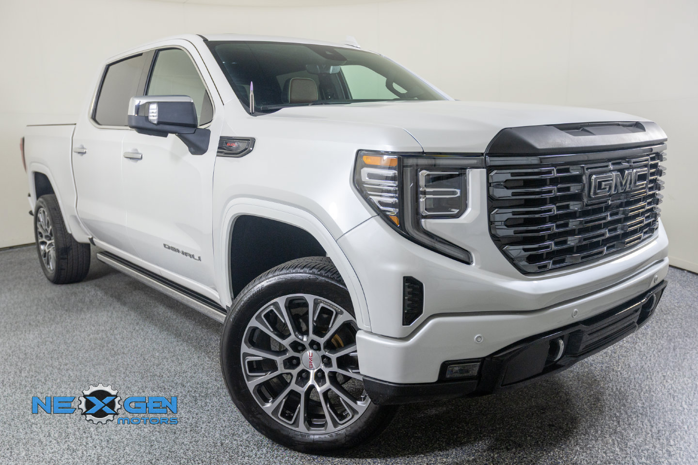 Used 2024 GMC Sierra 1500 Denali Ultimate AWD/4WD image 1