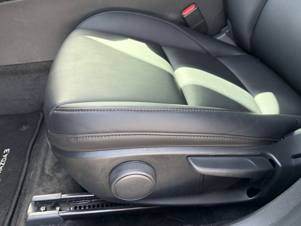 Used 2024 MAZDA MAZDA3 s FWD image 7