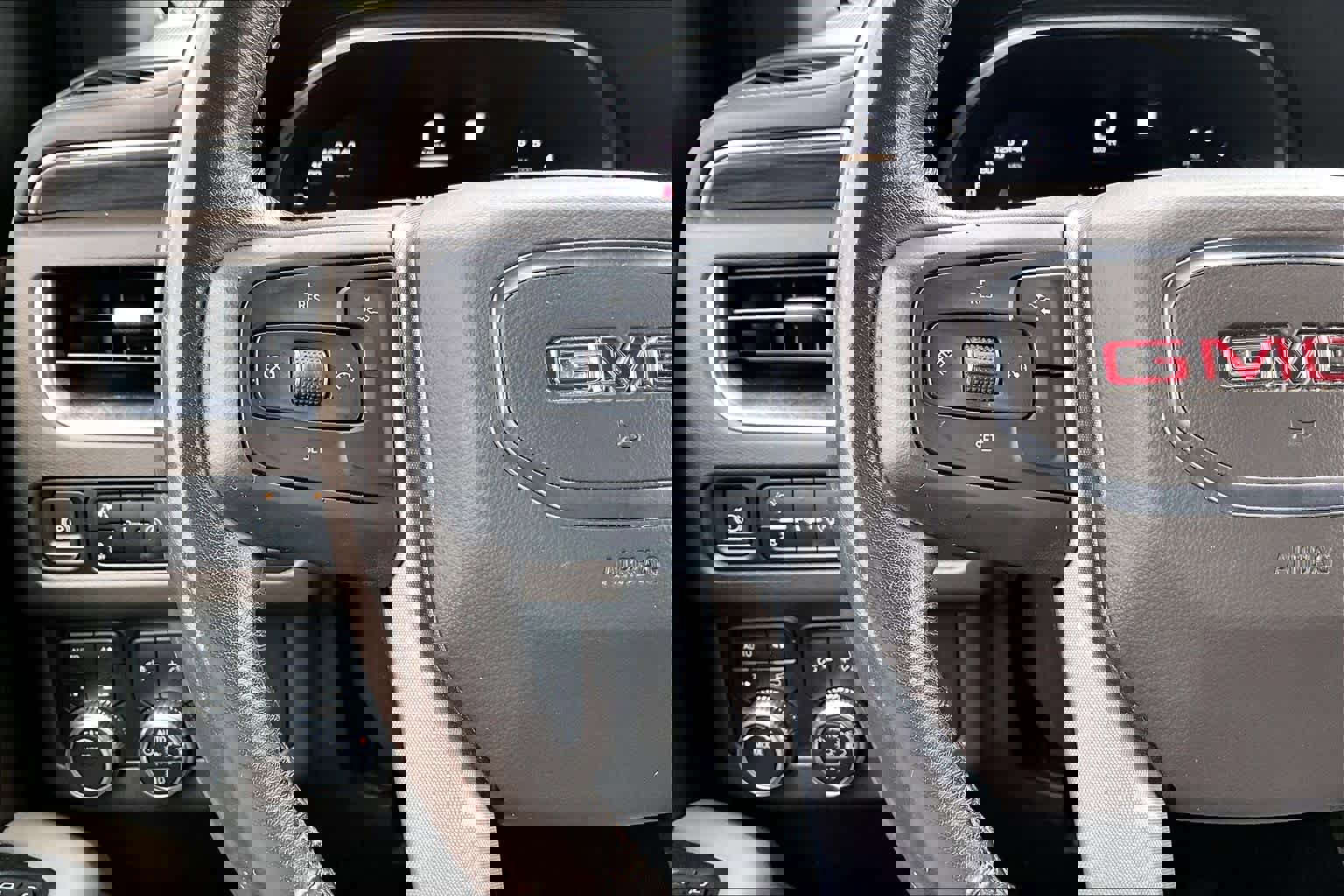 Used 2022 GMC Yukon XL SLT image 23