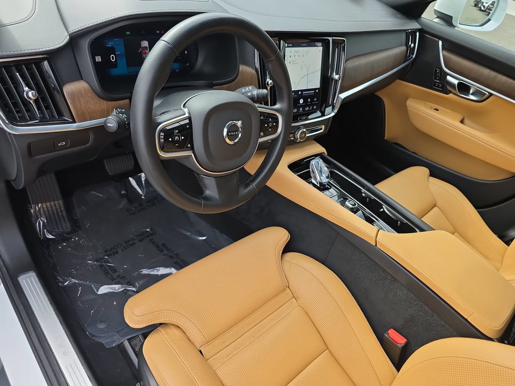 Used 2025 Volvo V90 B6 Cross Country Ultra AWD/4WD image 9