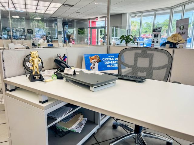 Used 2020 Chevrolet Camaro LT w/ RS Package image 8