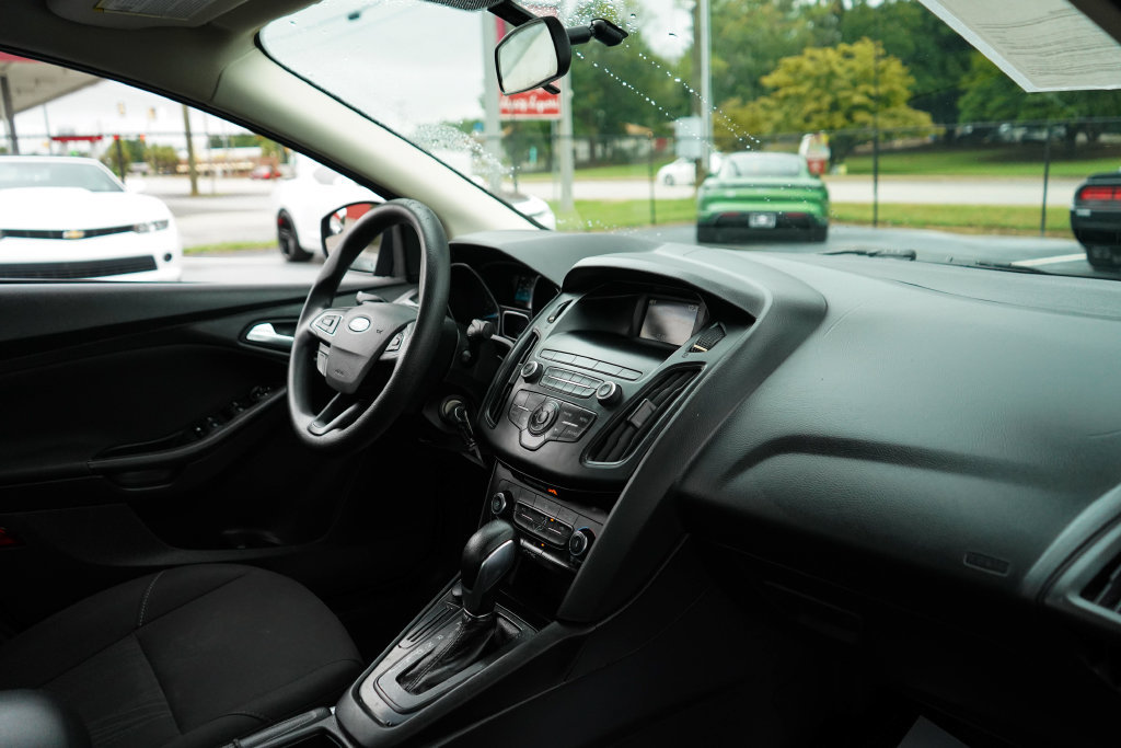 Used 2018 Ford Focus SE FWD image 13