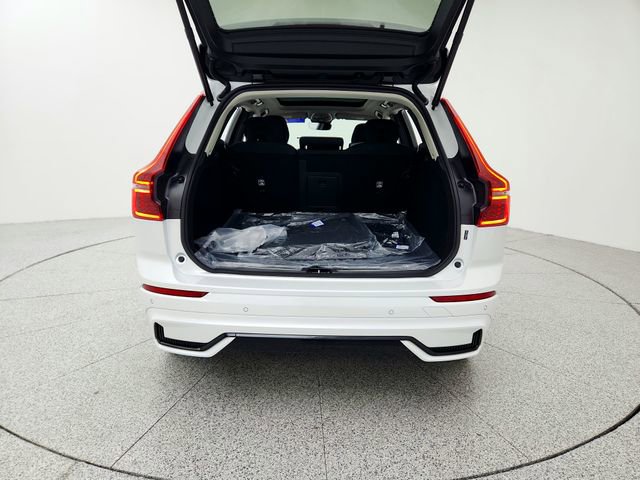 New 2026 Volvo XC60 B5 Plus w/ Climate Package image 15