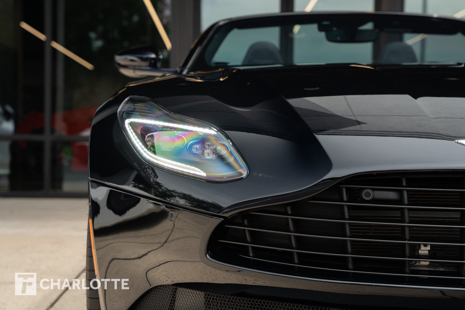 Used 2019 Aston Martin DB11 Volante RWD image 3