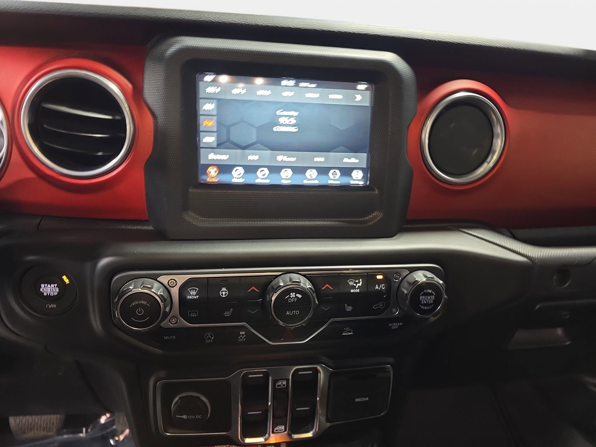 Used 2020 Jeep Gladiator Rubicon w/ Cold Weather Group AWD/4WD image 20