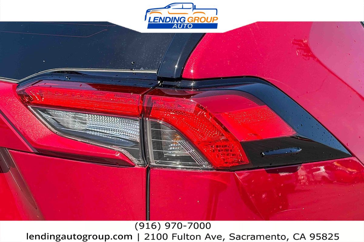 Used 2020 Toyota RAV4 XLE w/ Convenience Package AWD/4WD image 8