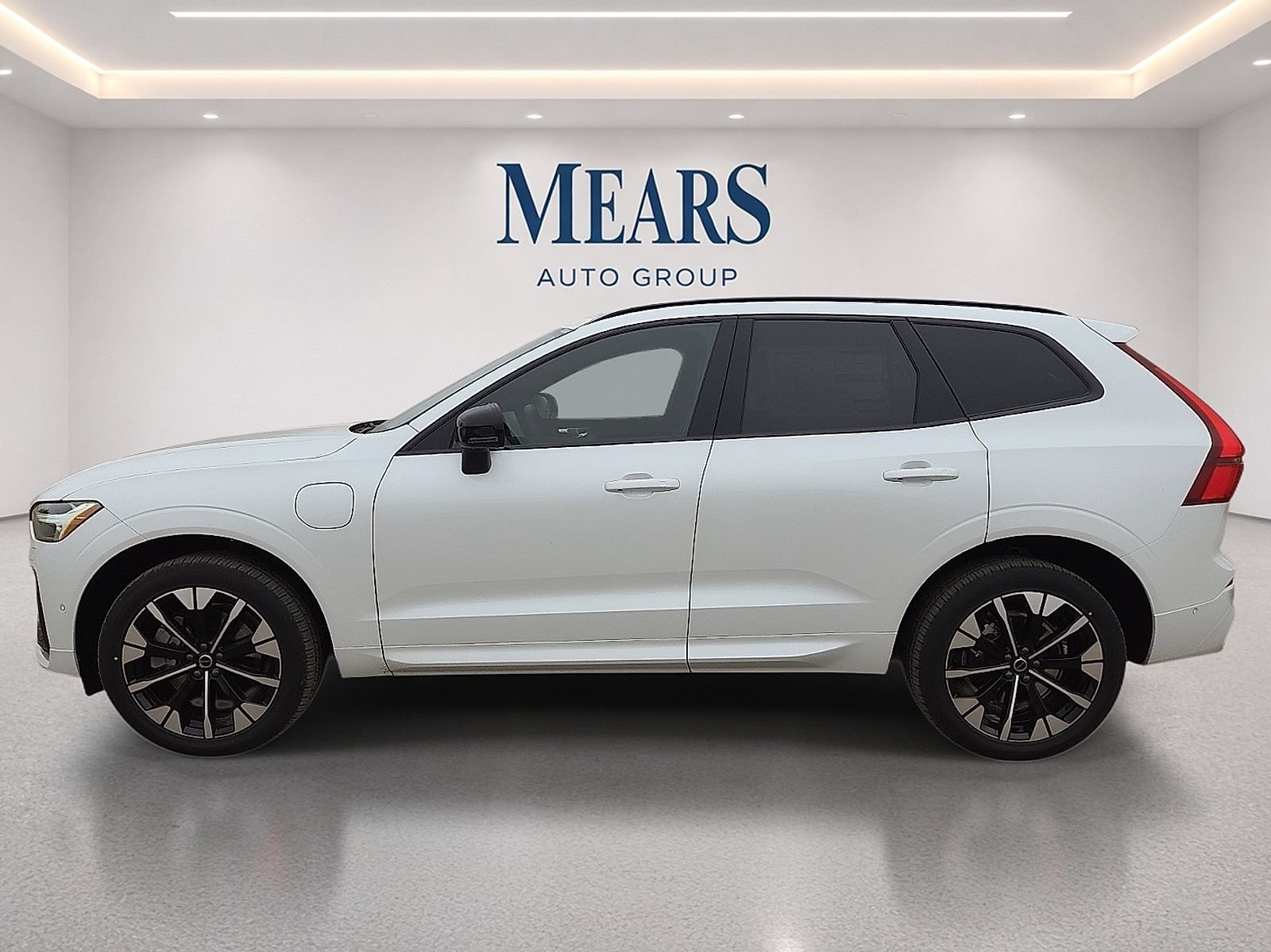 New 2026 Volvo XC60 T8 Plus w/ Protection Package Premier AWD/4WD image 2