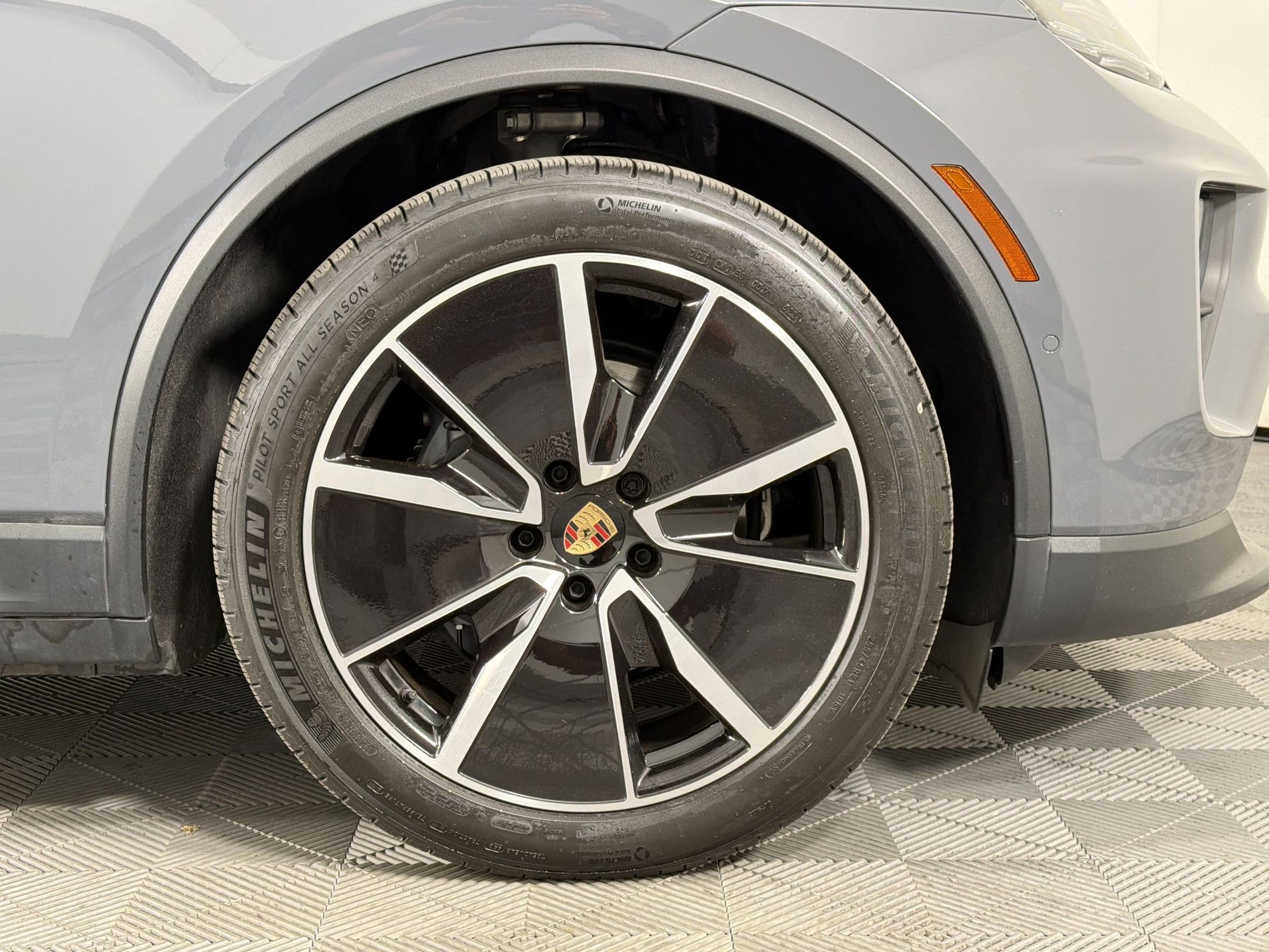 Certified 2025 Porsche Macan 4 Electric AWD/4WD image 14
