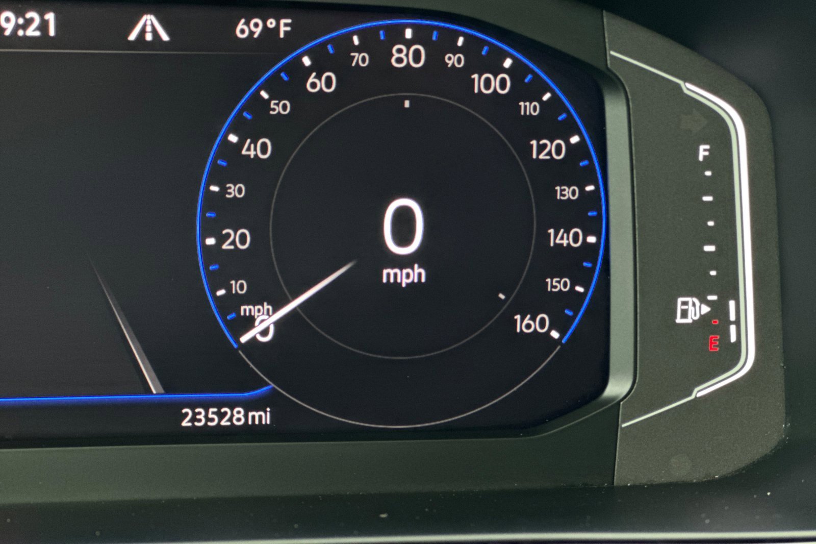 Certified 2022 Volkswagen Taos SEL w/ Panoramic Sunroof Package image 27