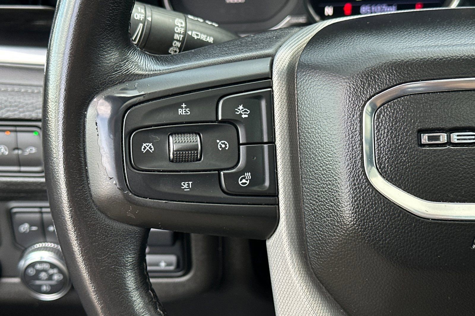 Used 2021 GMC Yukon Denali w/ Denali Ultimate Package AWD/4WD image 34