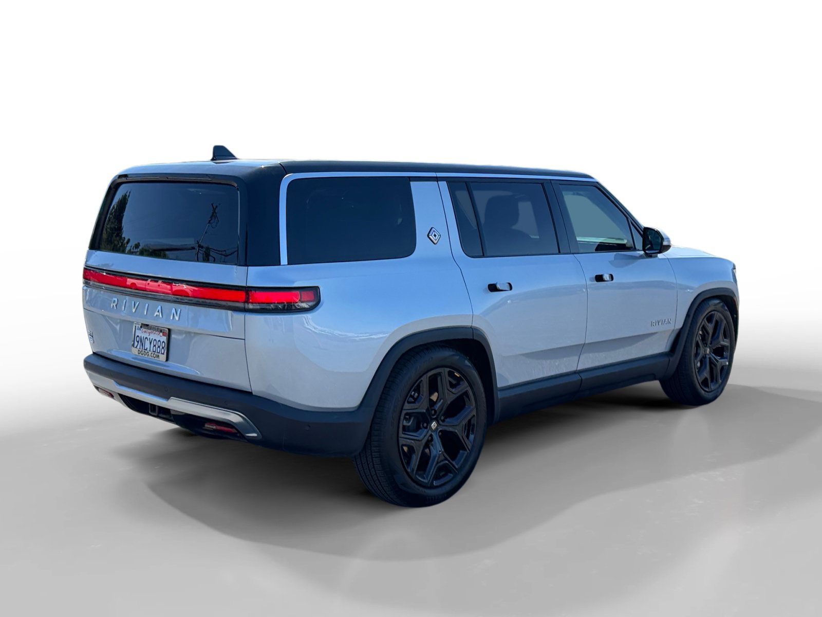Used 2024 Rivian R1S Adventure Dual AWD/4WD image 5