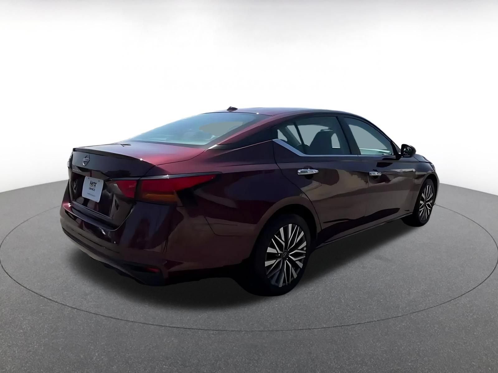 Used 2025 Nissan Altima 2.5 SV FWD image 12