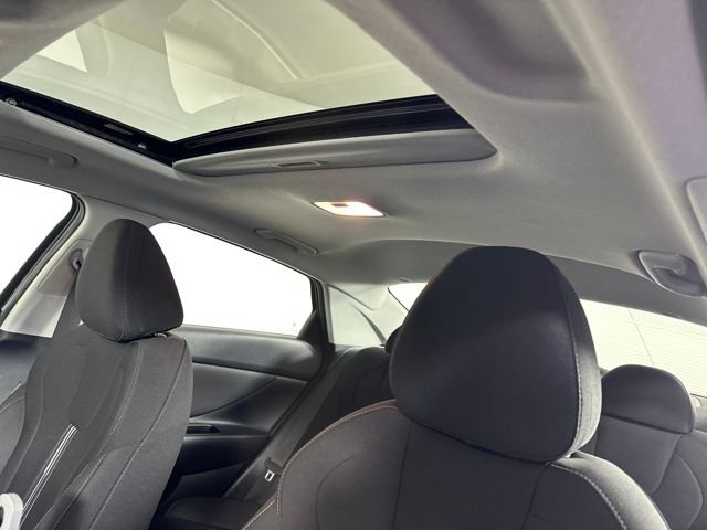 Used 2021 Hyundai Elantra SEL w/ Convenience + Premium Package image 12