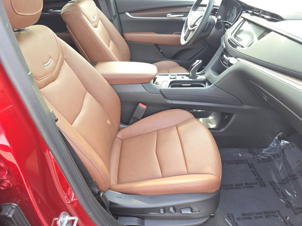 Used 2025 Cadillac XT5 Premium Luxury w/ Technology Package AWD/4WD image 19
