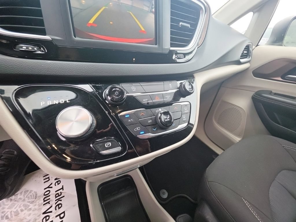 Used 2023 Chrysler Voyager LX FWD image 19