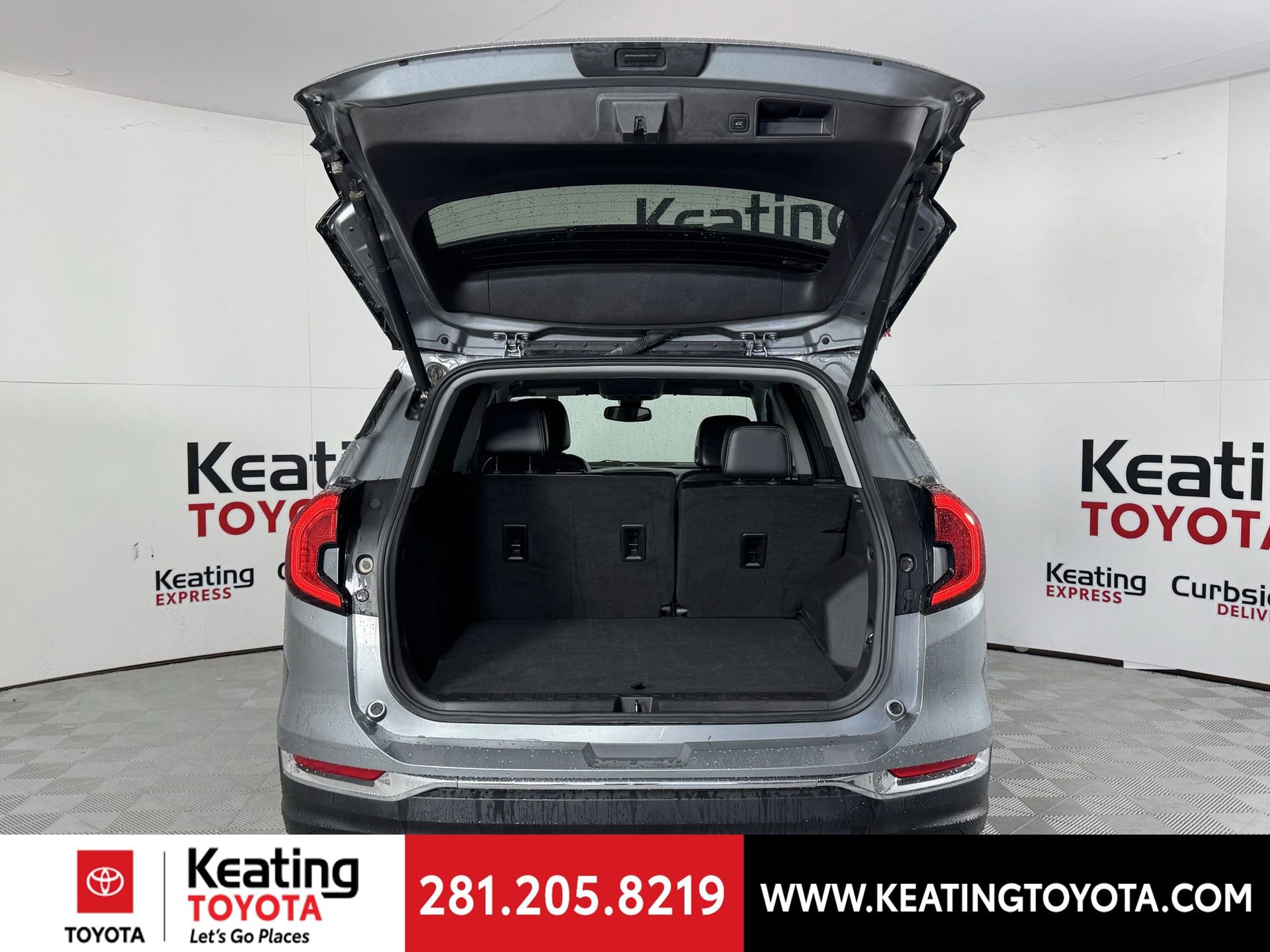 Used 2024 GMC Terrain SLT image 16