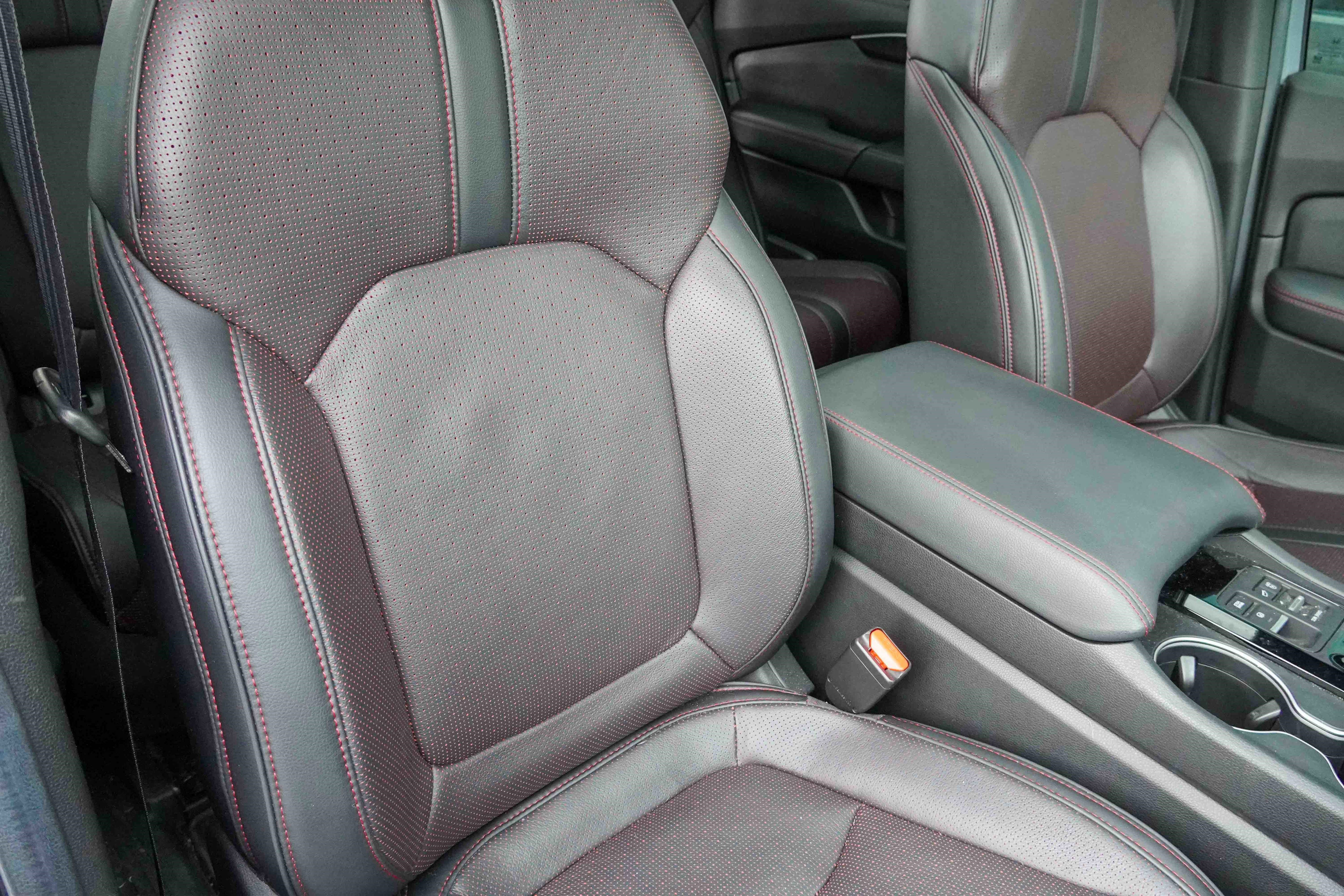 Used 2025 Honda Pilot Black Edition image 13