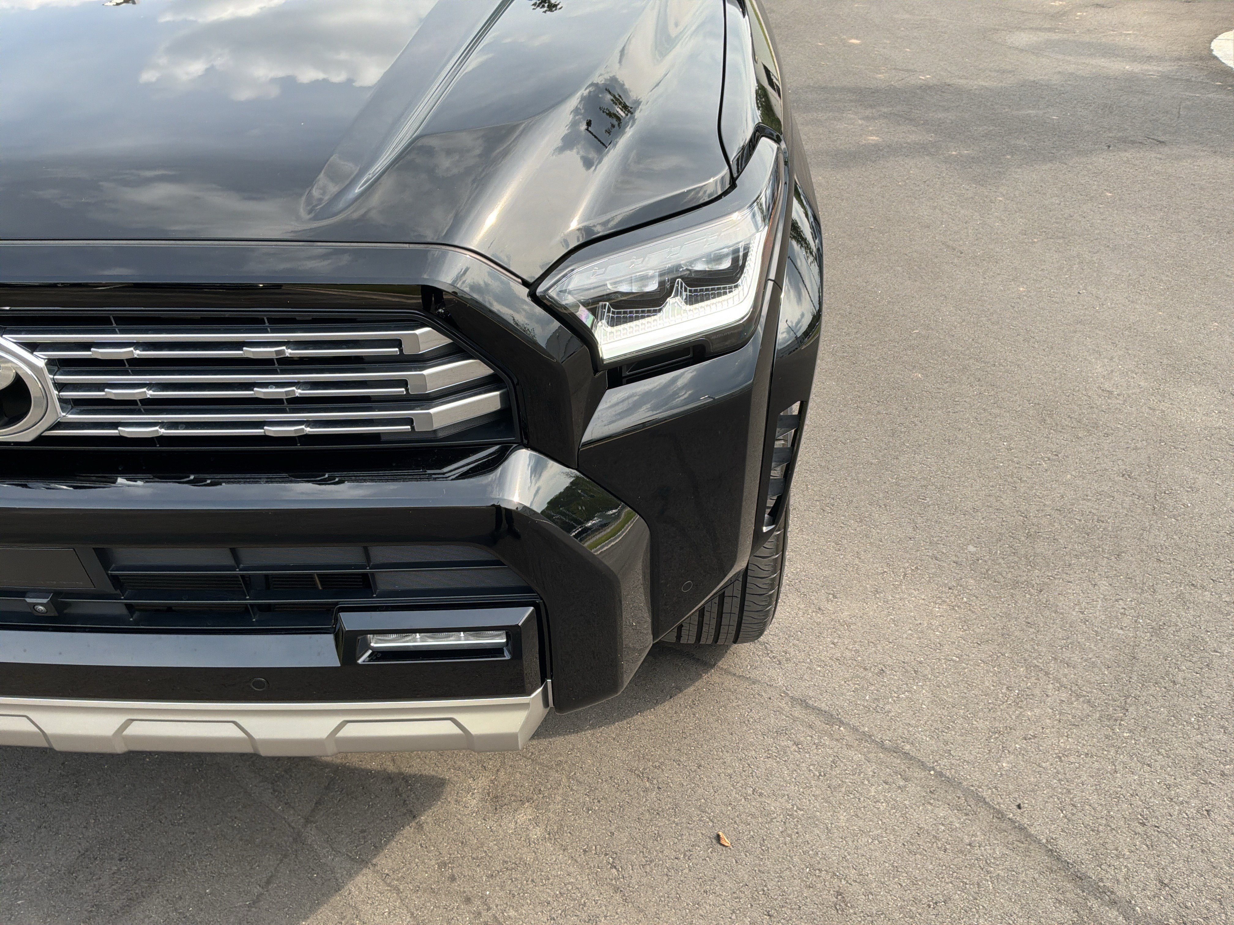 Used 2025 Toyota 4Runner Limited AWD/4WD image 6