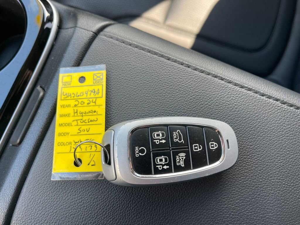 Used 2024 Hyundai Tucson Limited AWD/4WD image 4