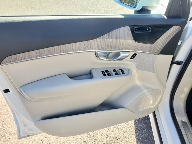 Used 2024 Volvo XC90 T8 Plus w/ Protection Package Premier AWD/4WD image 10