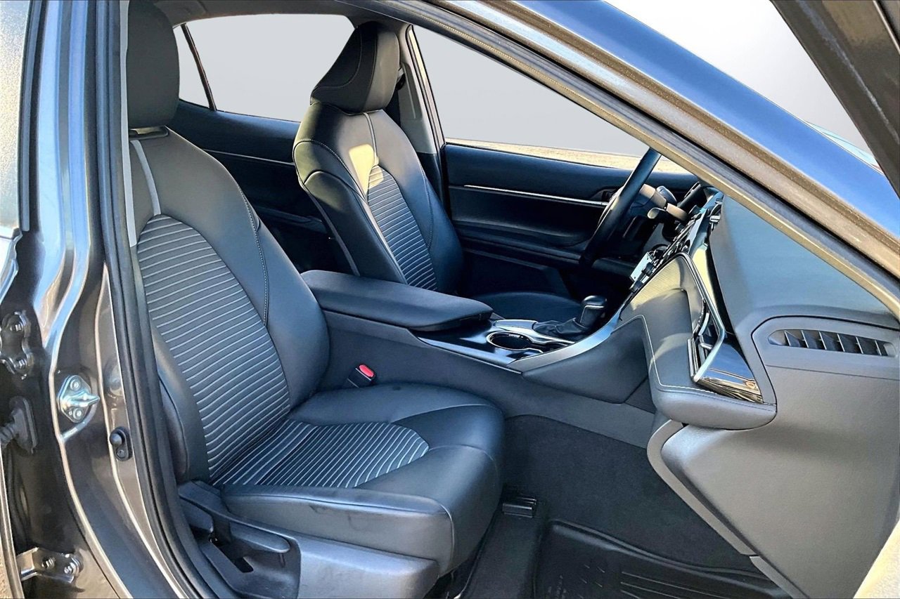 Used 2020 Toyota Camry SE image 21