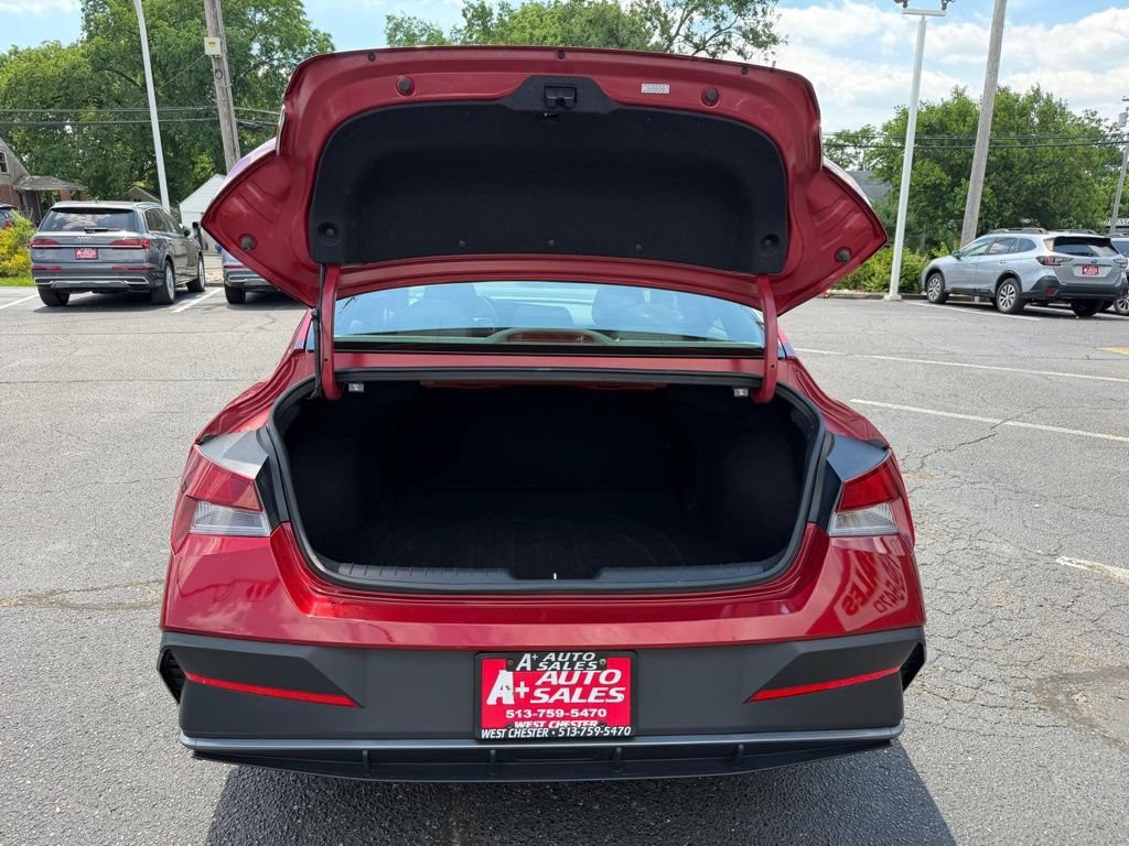 Used 2024 Hyundai Elantra SEL FWD image 18