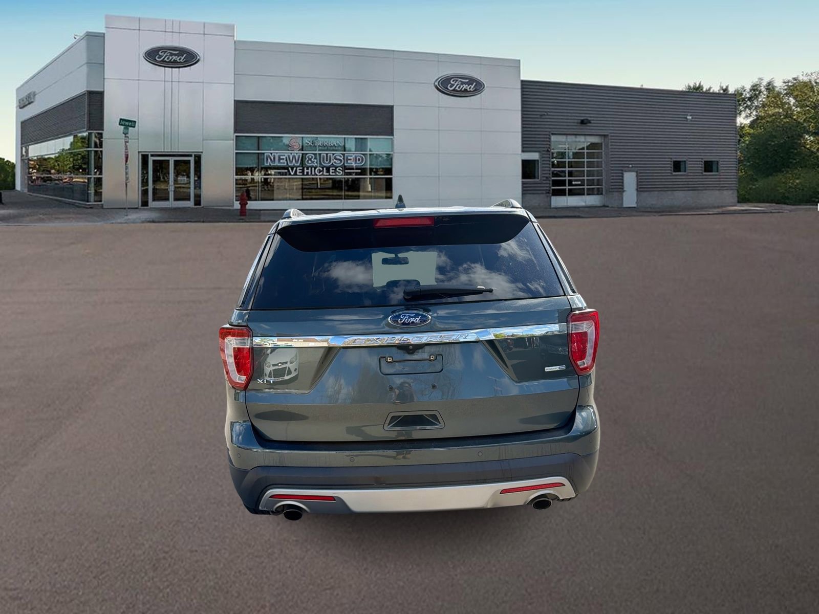 Used 2016 Ford Explorer XLT w/ Equipment Group 202A AWD/4WD image 10