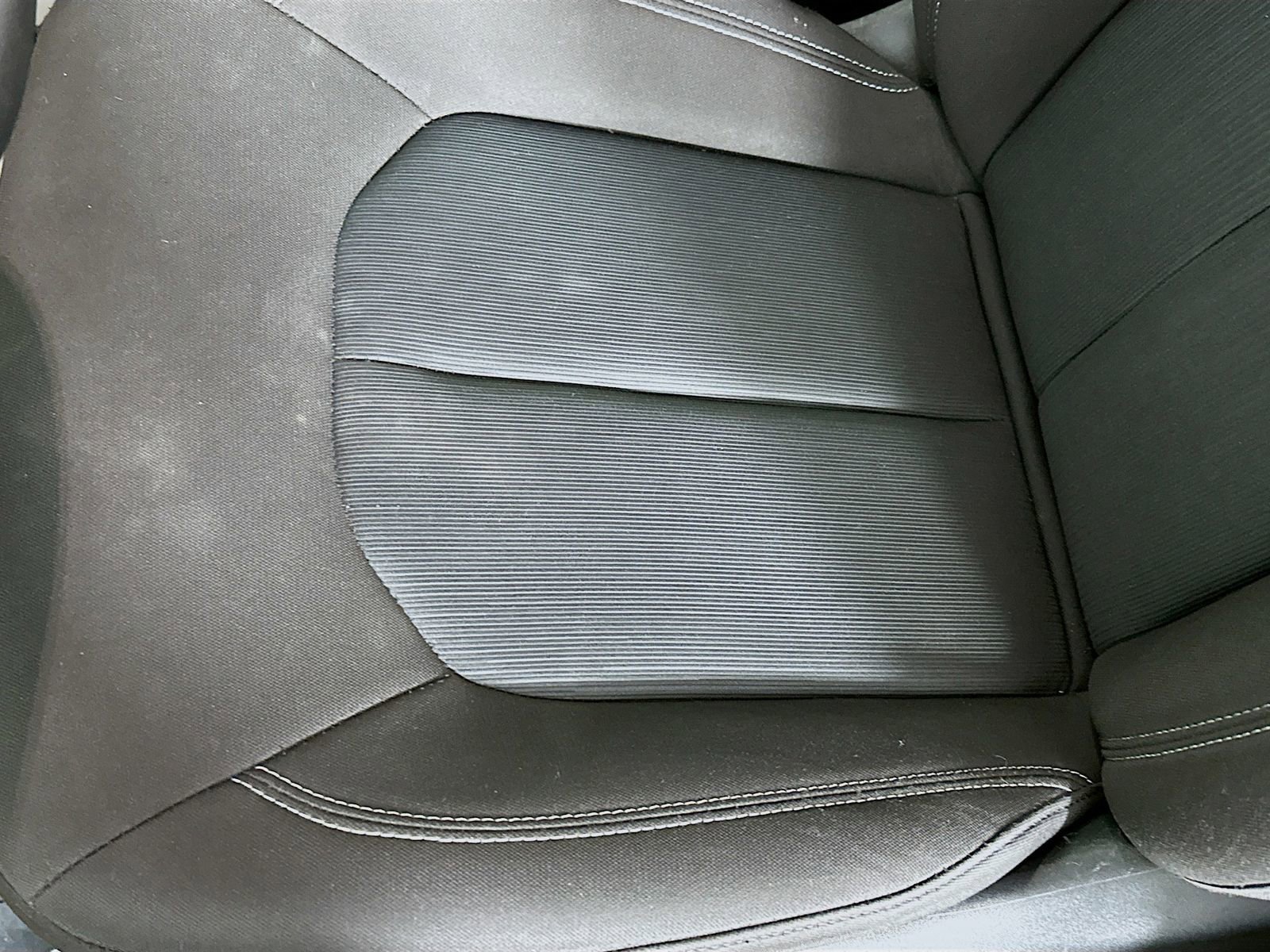 Used 2023 Chrysler Voyager LX image 19