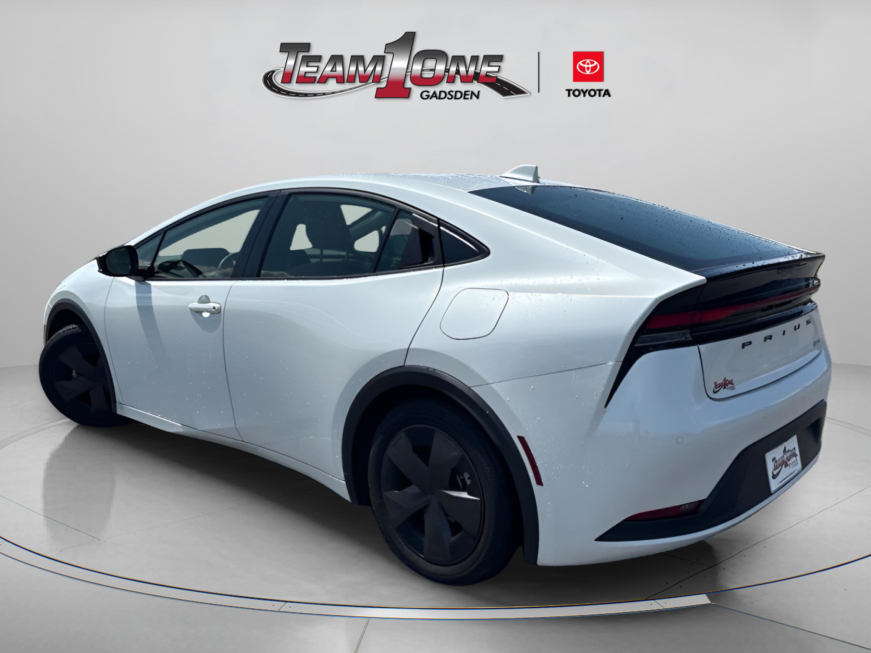 Used 2025 Toyota Prius LE FWD image 5