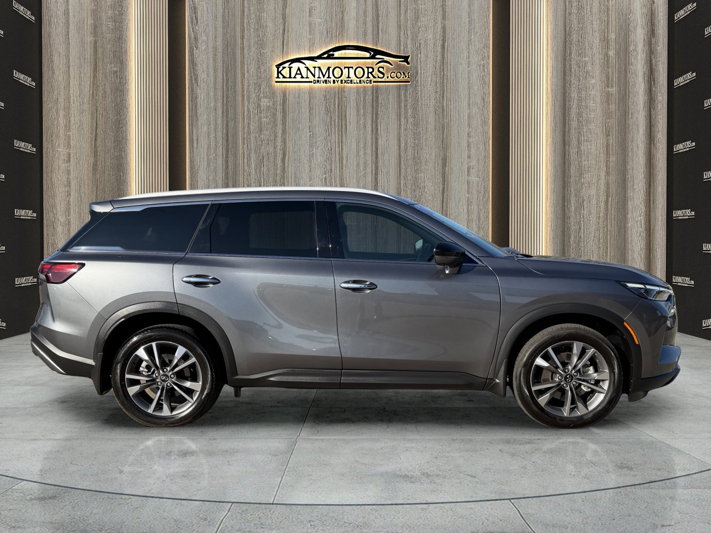 Used 2025 INFINITI QX60 Luxe FWD image 9