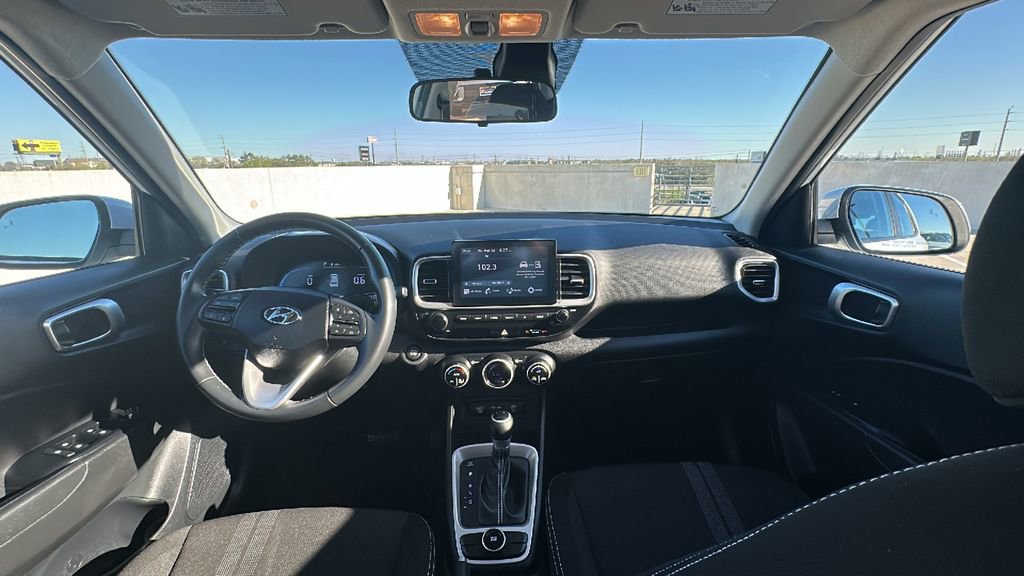 Used 2025 Hyundai Venue SEL image 22