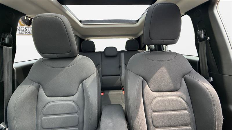 Used 2018 Jeep Renegade Latitude w/ UConnect 8.4 Nav Group AWD/4WD image 23
