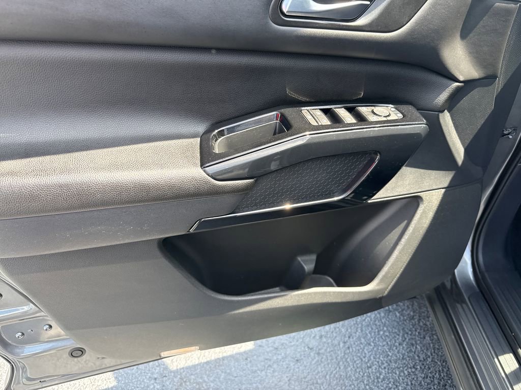 Used 2022 Nissan Pathfinder SV AWD/4WD image 12