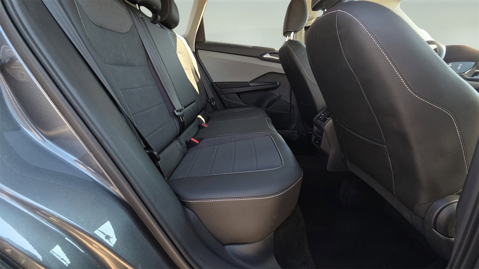 Used 2024 Volkswagen Taos SE image 14