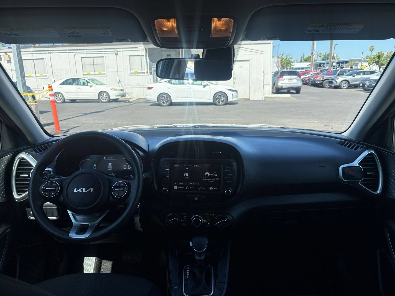 Used 2025 Kia Soul LX w/ LX Technology Package FWD image 31