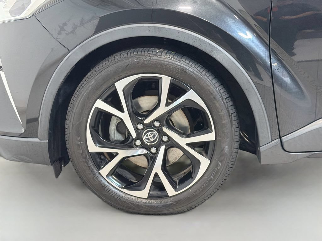 Used 2019 Toyota C-HR XLE FWD image 29