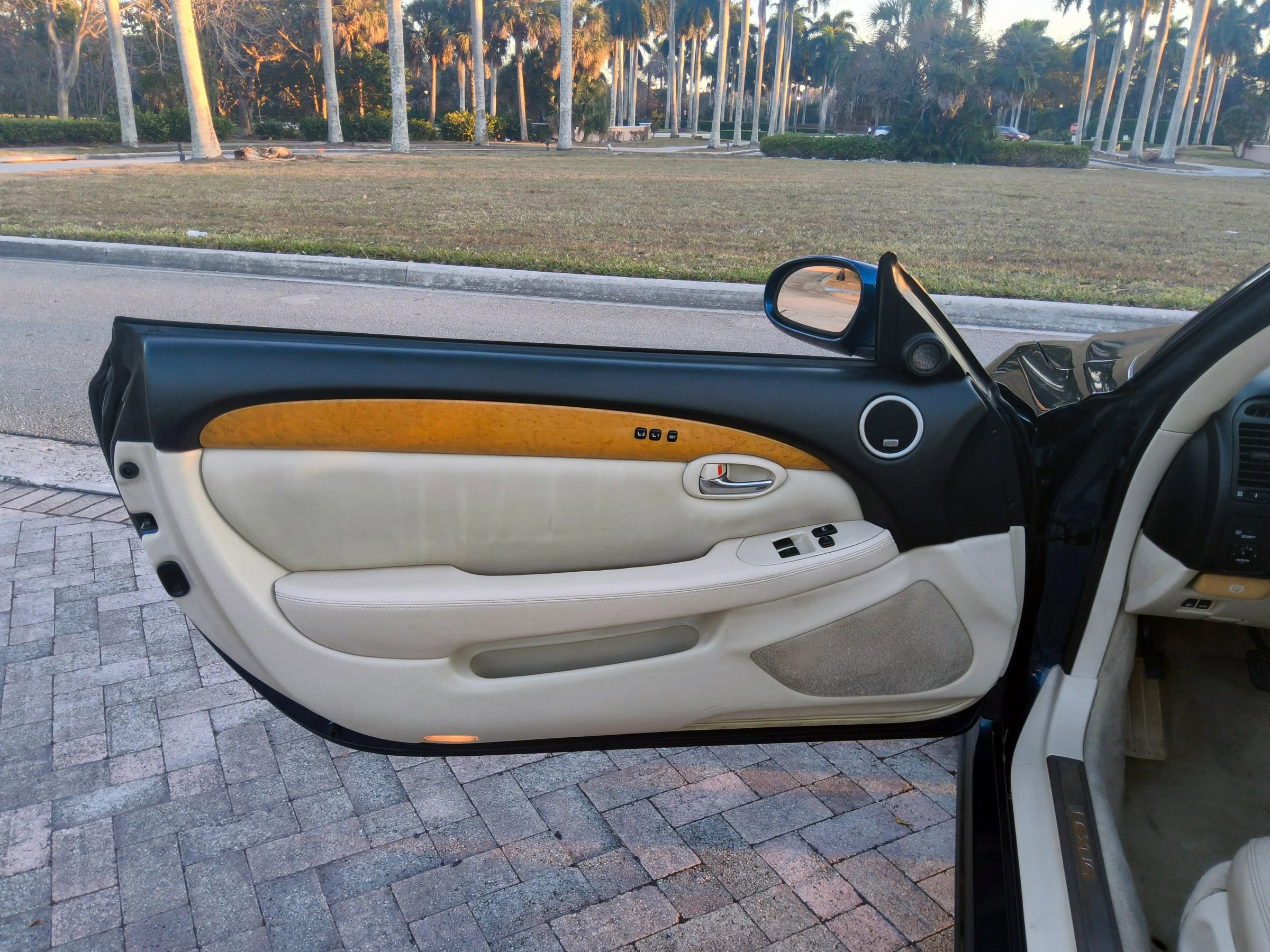 Used 2004 Lexus SC 430 Convertible image 17