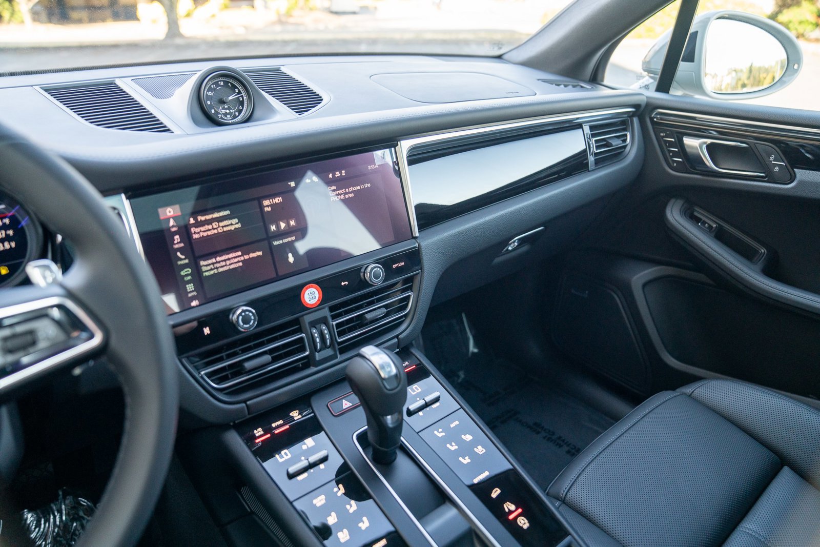 Certified 2026 Porsche Macan AWD/4WD image 16