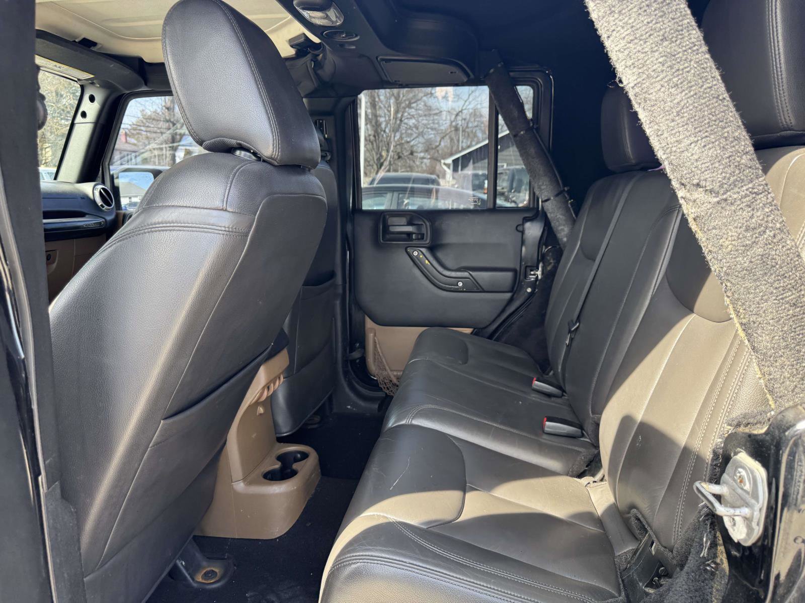 Used 2015 Jeep Wrangler Unlimited Sahara AWD/4WD image 9