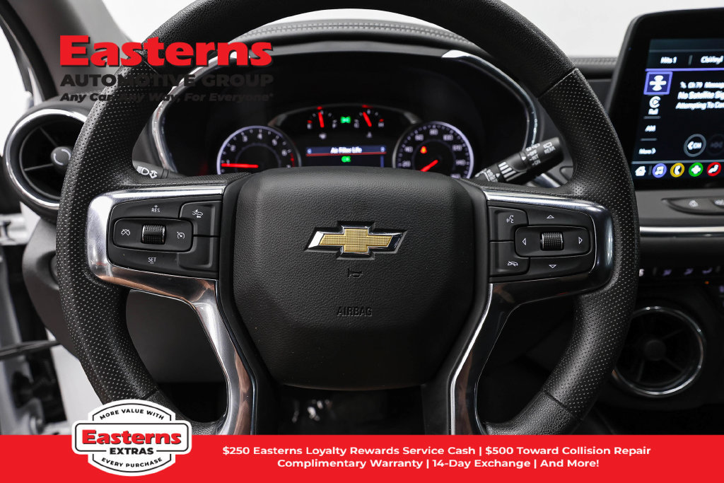 Used 2025 Chevrolet Blazer LT FWD image 11