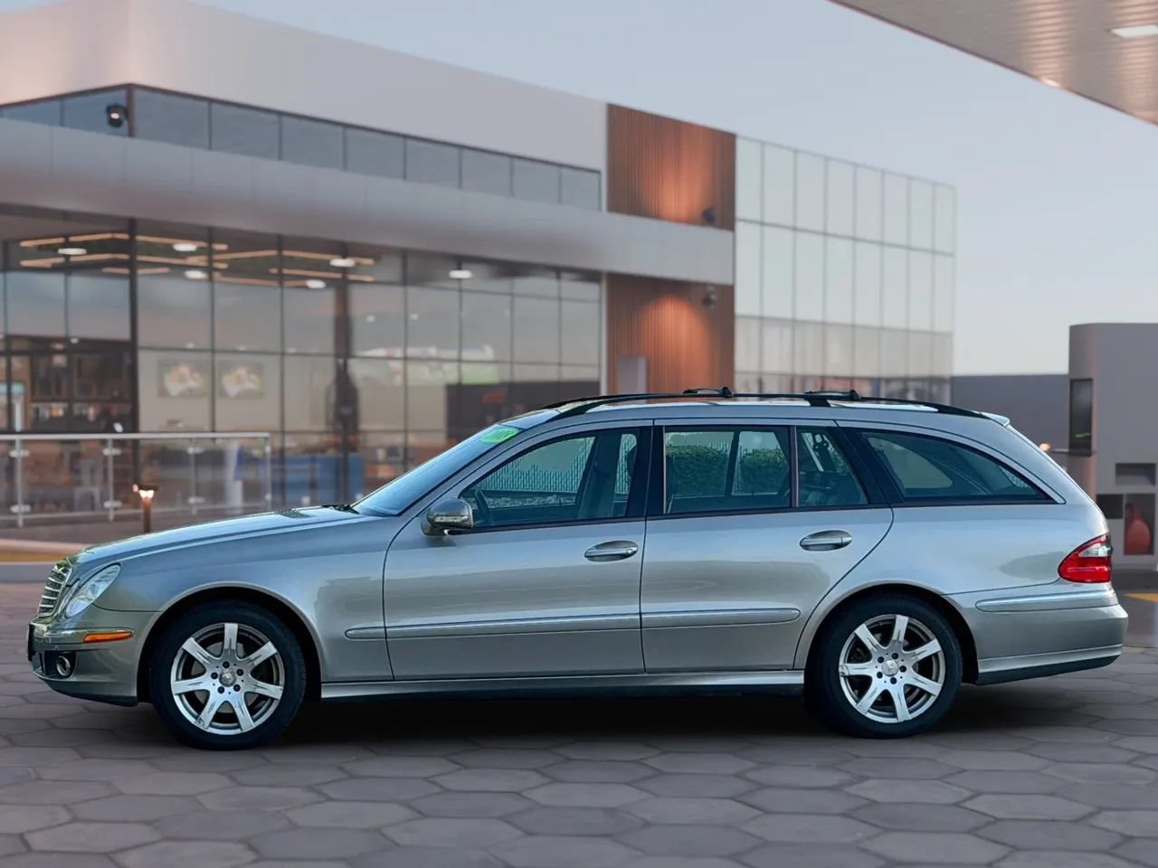 Used 2008 Mercedes-Benz E 350 4MATIC Wagon image 6