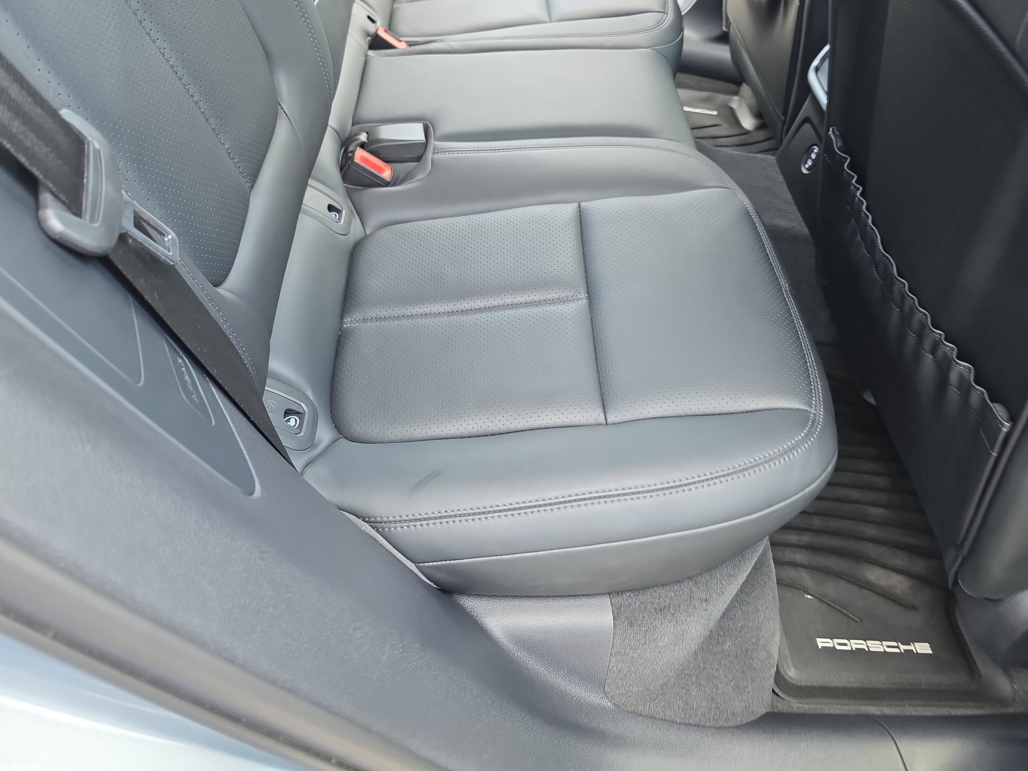 Used 2023 Porsche Macan Turbo AWD/4WD image 15