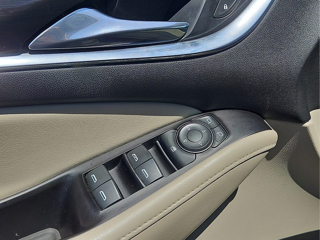 Used 2018 Buick Enclave Essence FWD image 12