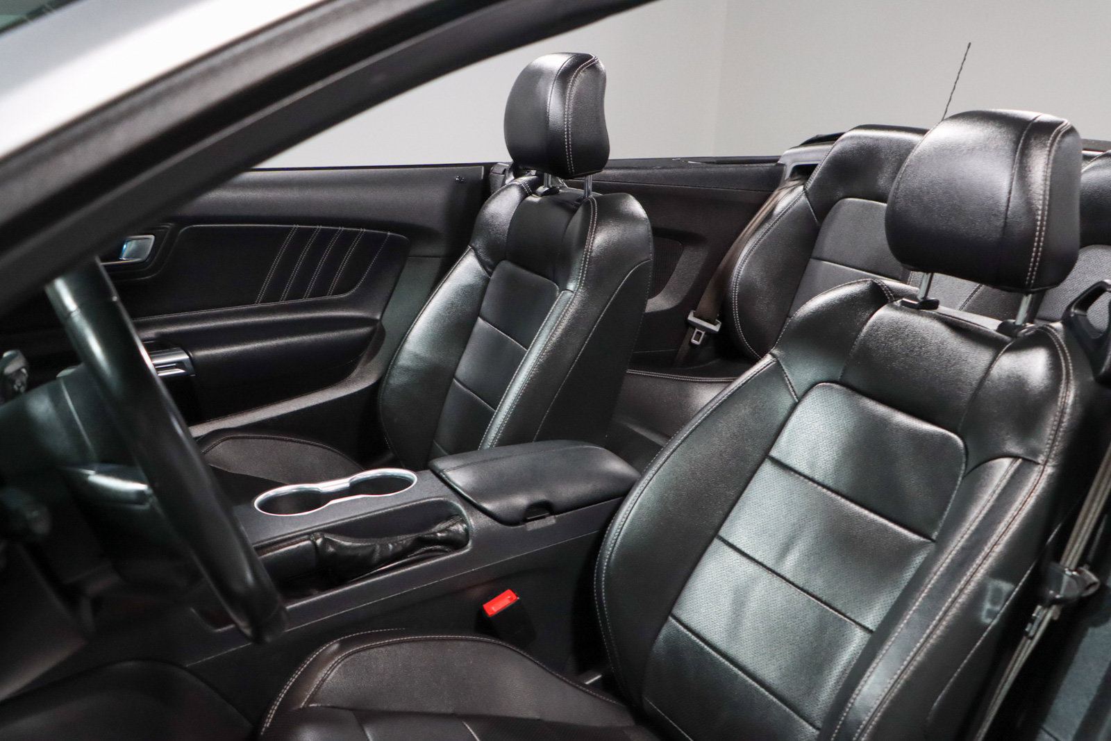 Used 2022 Ford Mustang Premium RWD image 23