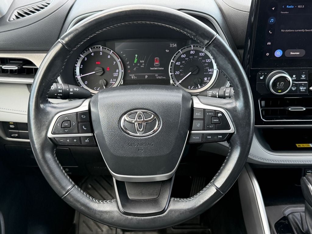 Used 2023 Toyota Highlander XLE FWD image 17