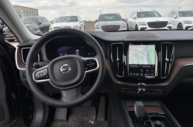 Used 2024 Volvo XC60 B5 Plus w/ Climate Package AWD/4WD image 7