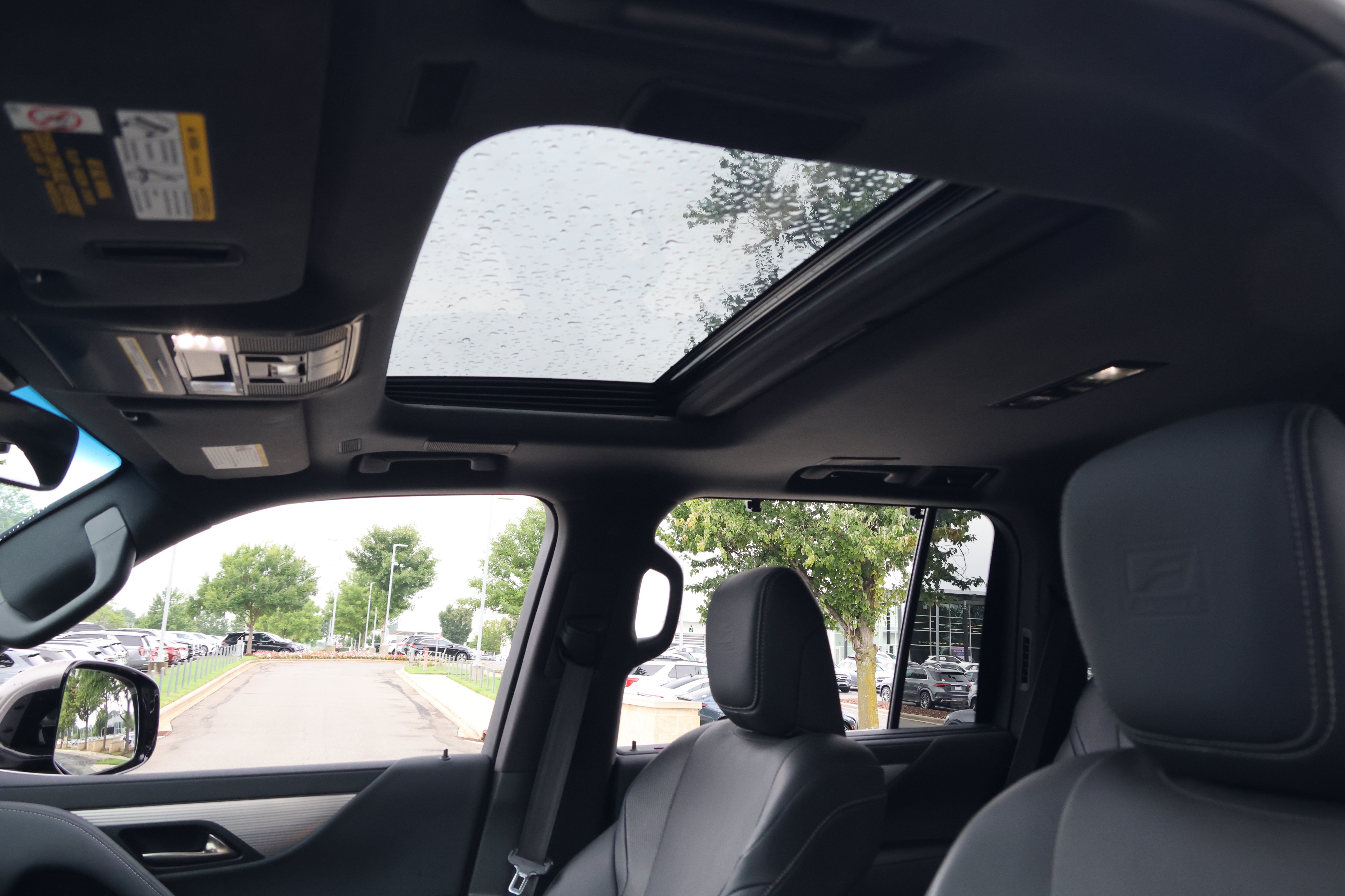 Used 2023 Lexus LX 600 F Sport w/ Accessory Package (Z1) AWD/4WD image 31