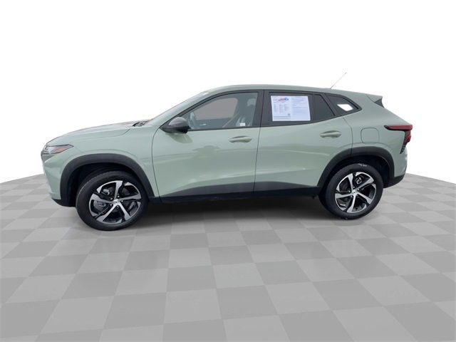 Certified 2024 Chevrolet Trax RS w/ Driver Confidence Package image 5